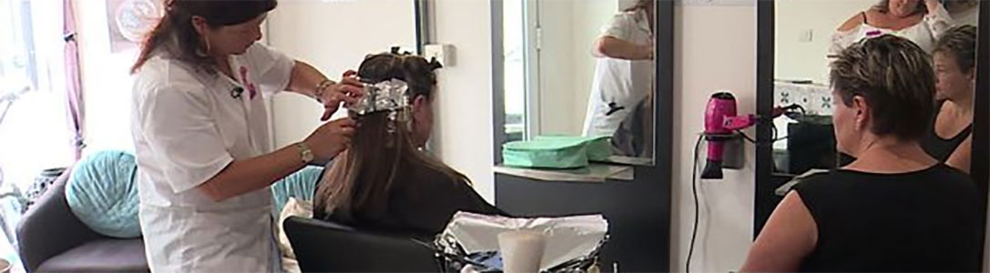 Coupe de cheveux au salon